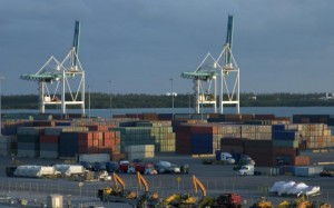 20-05-2016 Las exportaciones crecen un 0,2% hasta marzo y el déficit se reduce un 10,5%