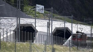 01-06-2016 Norte y sur de Europa unidos por el túnel ferroviario más largo del mundo