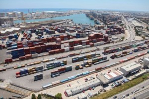 17-06-2016 El tráfico de contenedores del puerto de Barcelona crece un 13% hasta mayo