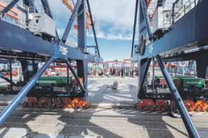 02-09-2016 Los cargadores alertan del riesgo de colapso en las terminales por la caída de Hanjin