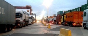 17-10-2016-los-transportistas-aseguran-que-el-trafico-en-apm-terminals-valencia-esta-colapsado