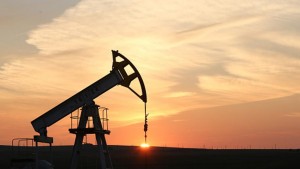 04-01-2017-el-petroleo-en-maximos-de-ano-y-medio-por-el-recorte-de-produccion