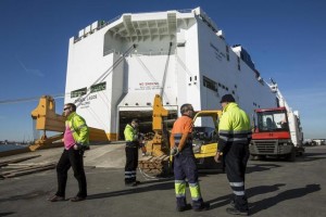 09-02-2017 La gran industria se prepara ante el posible bloqueo de los puertos