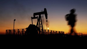 08-05-2017 La caída del precio del petróleo pone en jaque la estrategia de la OPEP