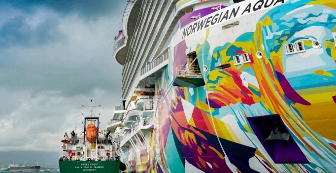 Operación de repostaje de combustible al crucero 'Norwegian Aqua' | Repsol
